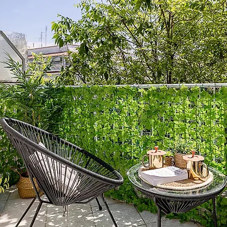 Stylish Near Seafront And Metro With Balcony Apartment *