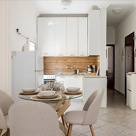 Stylish Near Seafront And Metro With Balcony