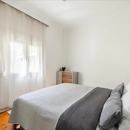 Stylish Near Seafront And Metro With Balcony Salonicco