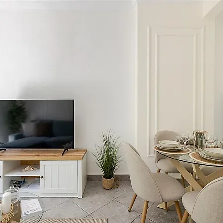 Stylish Near Seafront And Metro With Balcony Apartment Thessaloniki